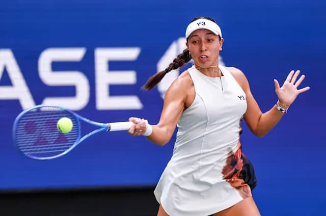 Rain Chaos in Washington: Pegula Holds Set Lead Over Eala as DC Open Final Pushed to Monday