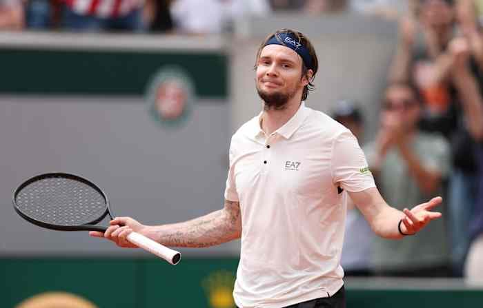 Stricker Stuns Munar as Bublik and Ruud Begin Gstaad Campaigns