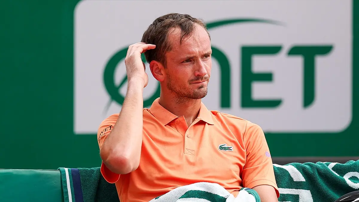Medvedev Loses His Cool in Cincinnati, Smashing Racket Into LED Boards