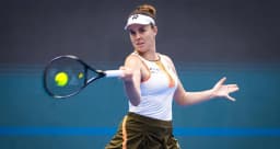 Noskova Conquers Wimbledon at 21 After Five Match Points Squandered, Dedicates Trophy to Late Mother