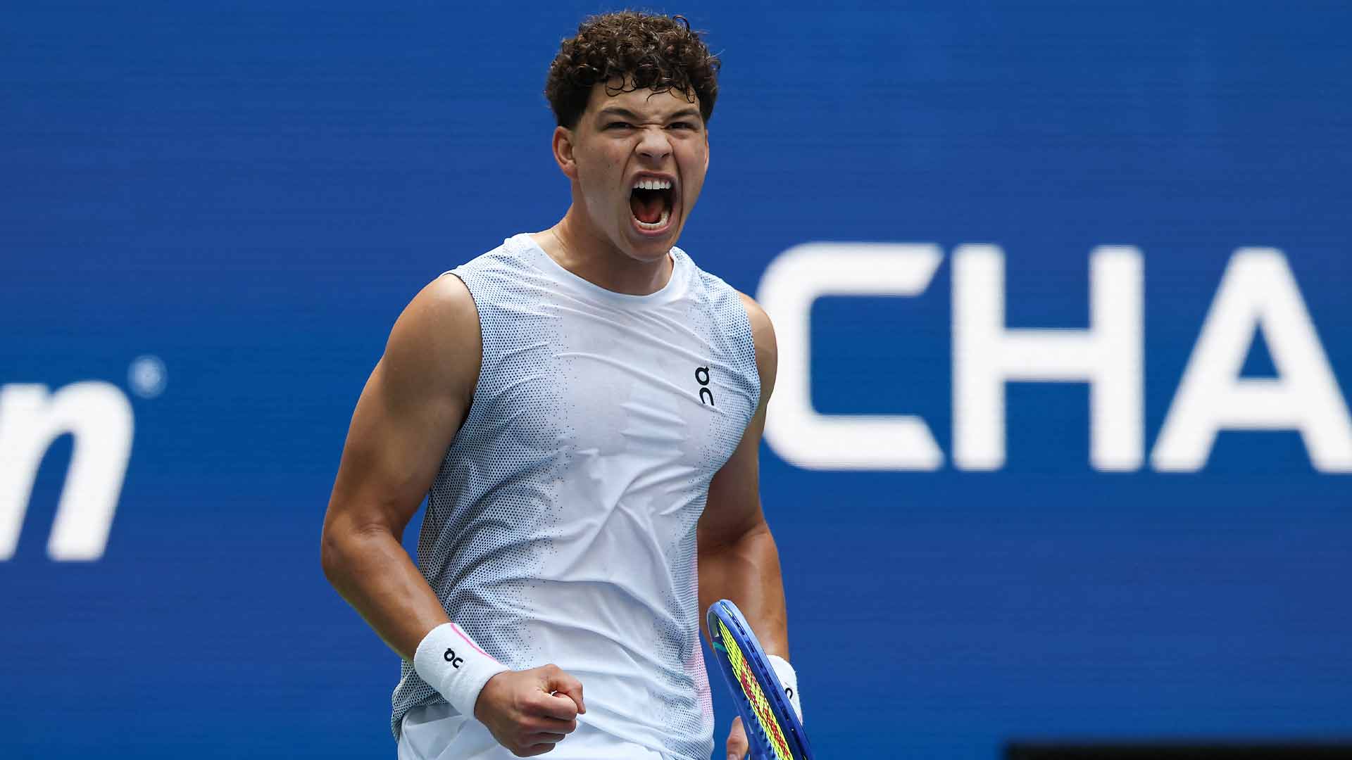 Swiatek Ends 11-Month Title Drought With Commanding Win Over Rybakina in Toronto